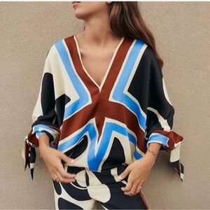 Zara Geometric abstract print satin v-neck kimono top sz.S